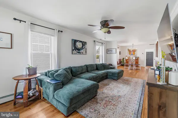 15 S CLINTON AVE, Maple Shade, NJ 08052