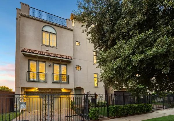 2006 Helena St, Houston, TX 77002-8542