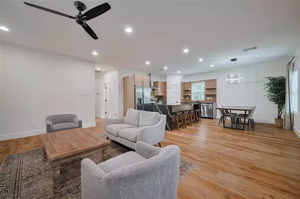 2015 Creston DR, Houston, TX 77026