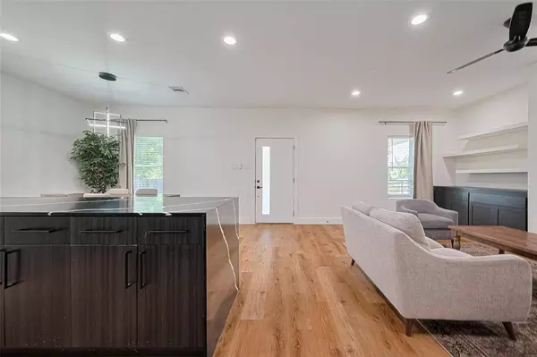 2015 Creston DR, Houston, TX 77026