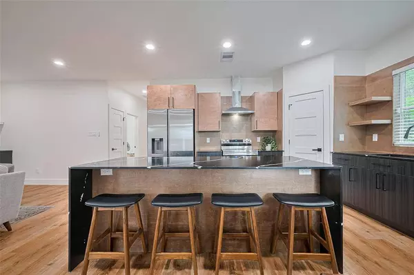 2015 Creston DR, Houston, TX 77026