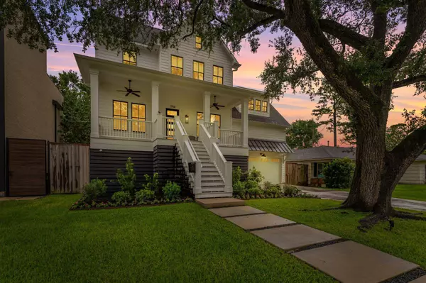 1114 Grovewood Ln, Houston, TX 77008-6306