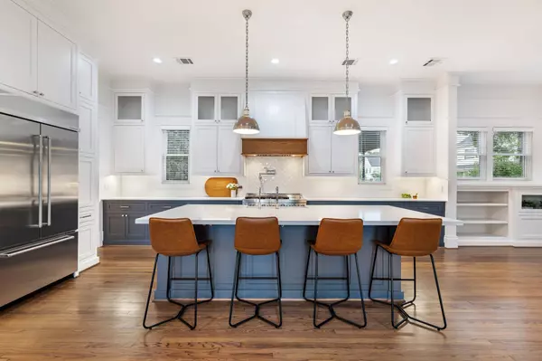 1114 Grovewood LN, Houston, TX 77008