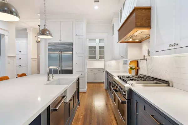 1114 Grovewood LN, Houston, TX 77008