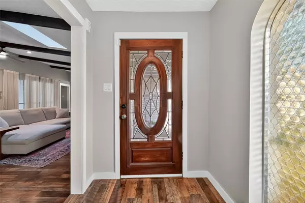 14423 Locke LN, Houston, TX 77077