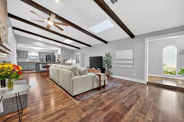 14423 Locke LN, Houston, TX 77077