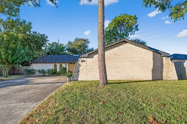 14423 Locke LN, Houston, TX 77077