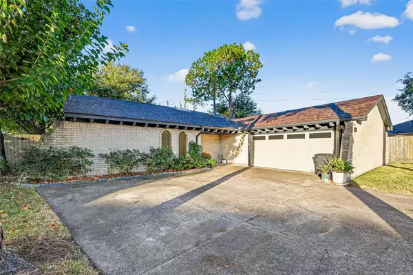 14423 Locke LN, Houston, TX 77077