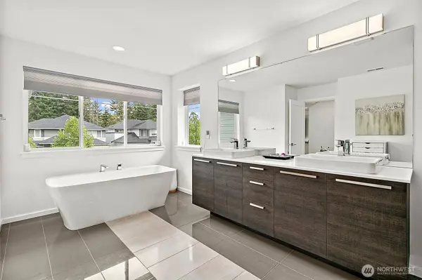 14426 Overlook DR E, Bonney Lake, WA 98391