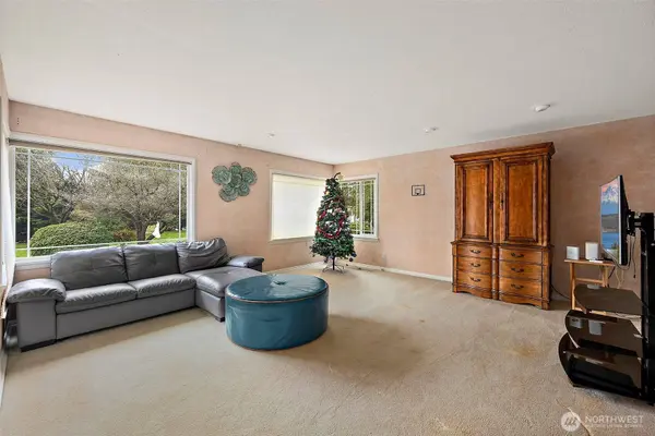 7419 112th ST E, Puyallup, WA 98373