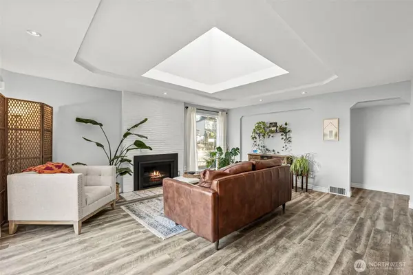 702 Yale ST, Fircrest, WA 98466