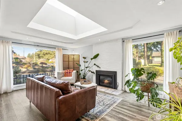 702 Yale ST, Fircrest, WA 98466