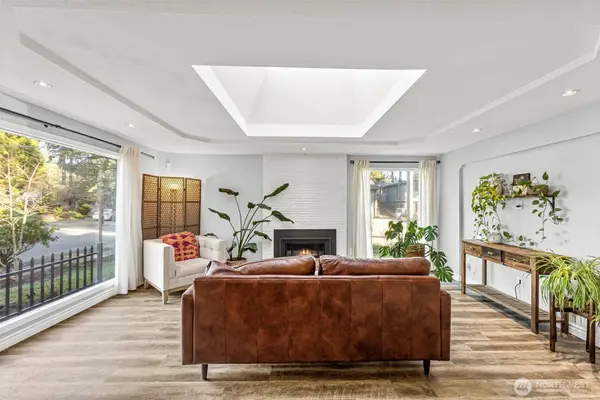 702 Yale ST, Fircrest, WA 98466