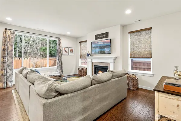 18001 131st ST E, Bonney Lake, WA 98391