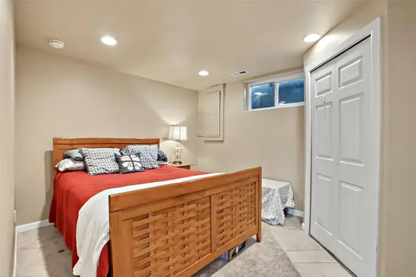1312 12th ST SE, Puyallup, WA 98372
