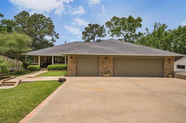 1927 E Lake DR, Huntsville, TX 77340