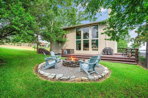 200 Joanna Pine LN, Livingston, TX 77351