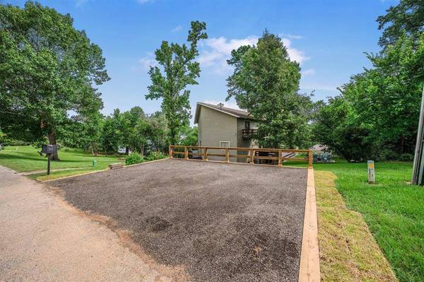 200 Joanna Pine LN, Livingston, TX 77351