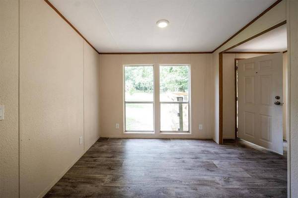 2 Creek RD, Huntsville, TX 77320