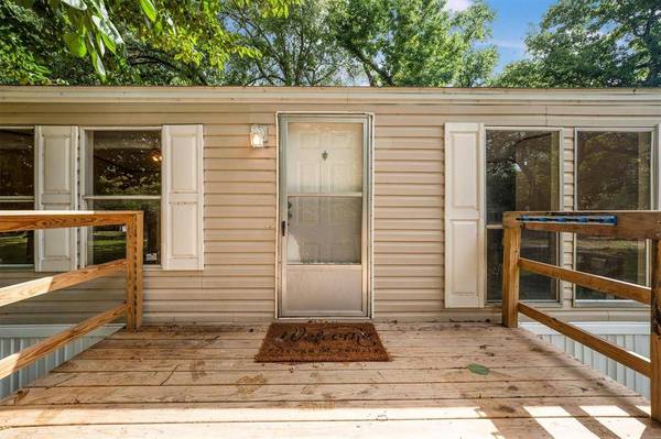 2 Creek RD, Huntsville, TX 77320