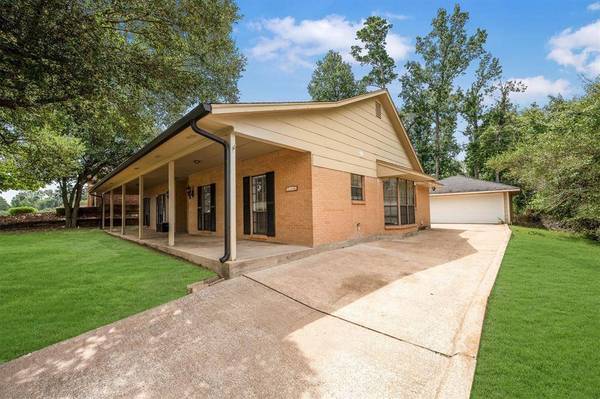 1001 Cherry Hills DR, Huntsville, TX 77340