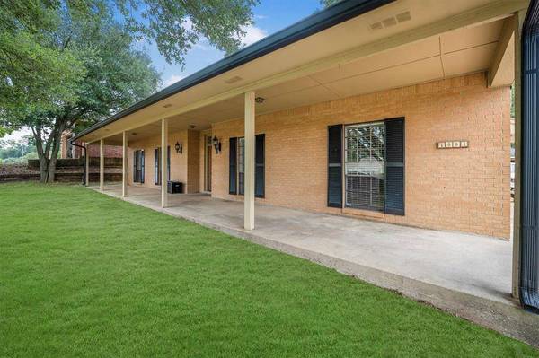 1001 Cherry Hills DR, Huntsville, TX 77340