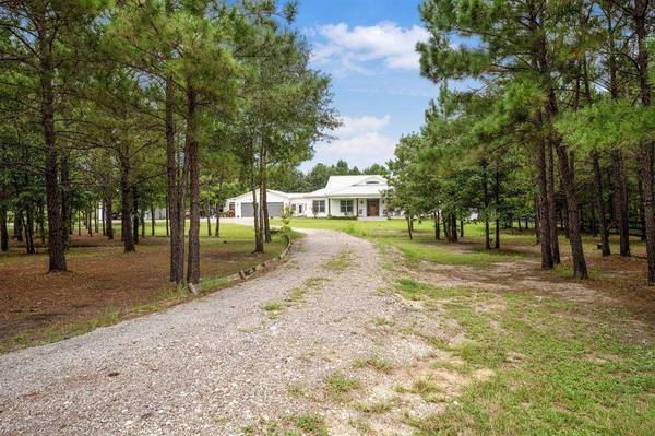 1022 Fm 1696 RD W, Huntsville, TX 77320