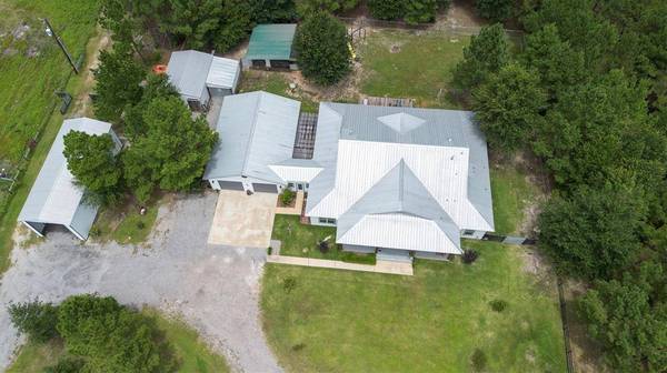1022 Fm 1696 RD W, Huntsville, TX 77320