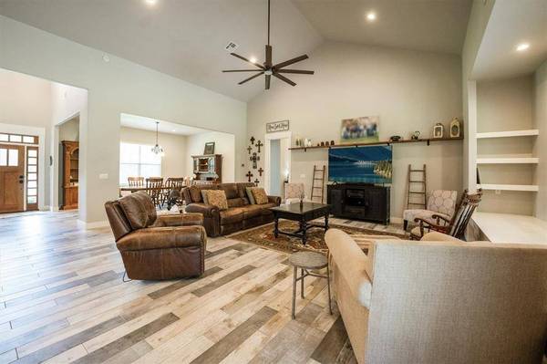 1022 Fm 1696 RD W, Huntsville, TX 77320