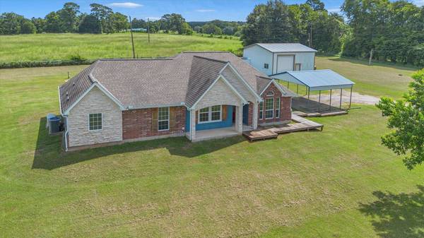 17 Watson Lake RD, Huntsville, TX 77340