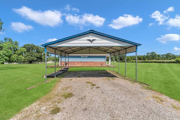 17 Watson Lake RD, Huntsville, TX 77340