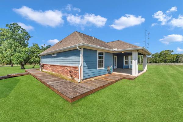 17 Watson Lake RD, Huntsville, TX 77340