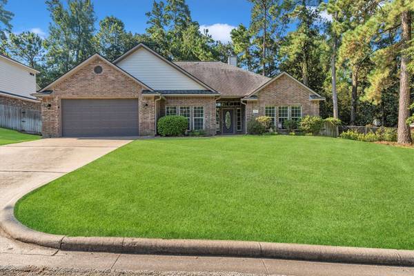 1929 Foxbriar, Huntsville, TX 77340