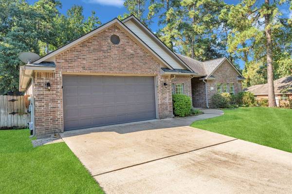1929 Foxbriar, Huntsville, TX 77340
