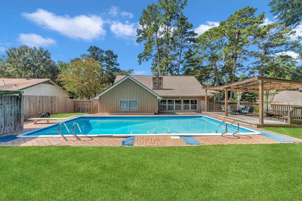3329 Bent Bough PARK, Huntsville, TX 77340