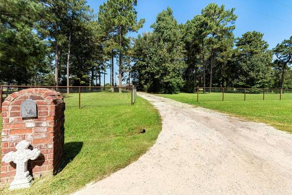 57 Vela RD, Huntsville, TX 77340