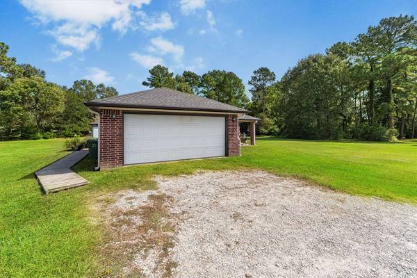 57 Vela RD, Huntsville, TX 77340