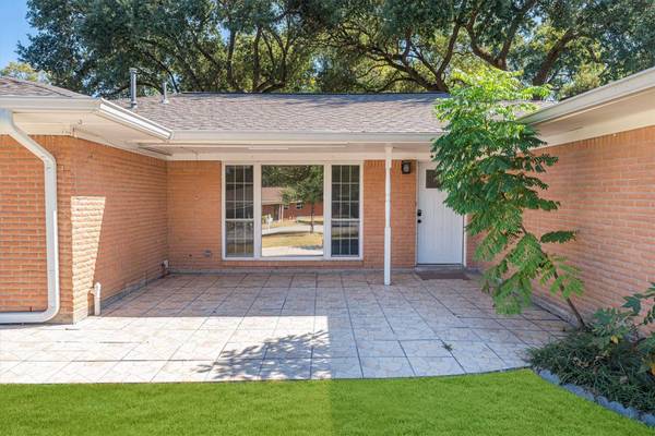 1529 Pin Oak DR, Huntsville, TX 77340