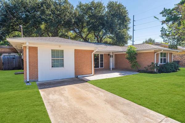 1529 Pin Oak DR, Huntsville, TX 77340