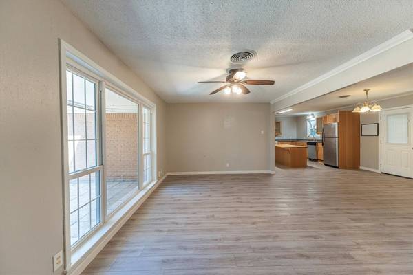 1529 Pin Oak DR, Huntsville, TX 77340