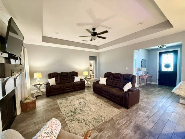 4221 FM 876, Waxahachie, TX 75167