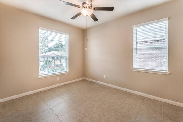 7615 Square Garden LN, Conroe, TX 77304