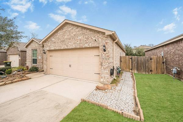 7615 Square Garden LN, Conroe, TX 77304