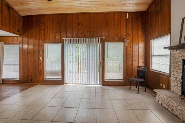7 Lake DR, Huntsville, TX 77320