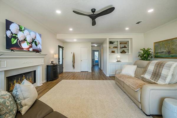 152 Waters Edge at 18th, Huntsville, TX 77340