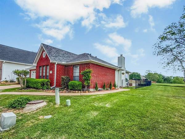 152 Waters Edge at 18th, Huntsville, TX 77340