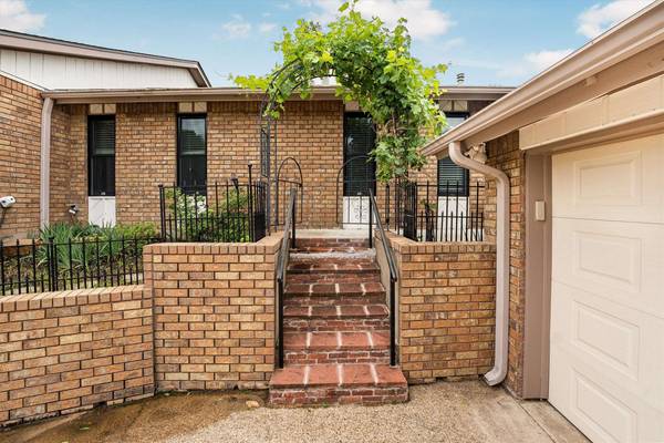 479 Cherry Hills DR, Huntsville, TX 77340