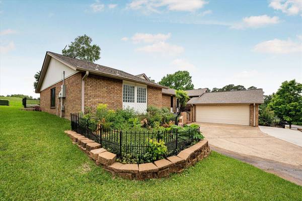 479 Cherry Hills DR, Huntsville, TX 77340