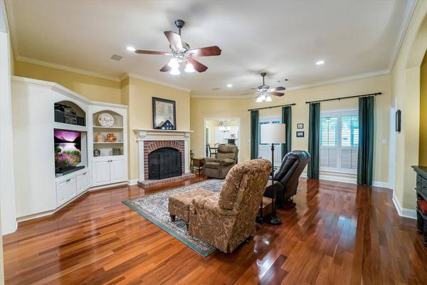 903 Inwood DR, Huntsville, TX 77340