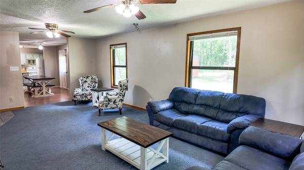 127 Buckthorn Acres DR, Huntsville, TX 77340